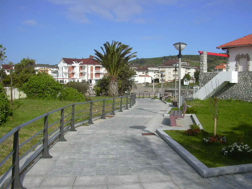 Senda litoral y acceso a las playas de Quejo