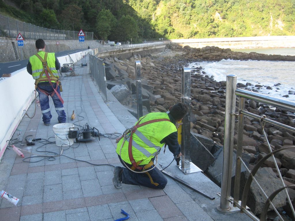 Reparación de daños en la banda peatonal entre Zarautz y Getaria. Temporal febrero 2016.     