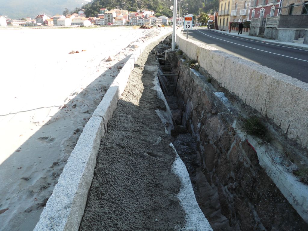 Playa de O Pindo. Reconstrucción paseo marítimo y acondicionamiento de accesos a playa