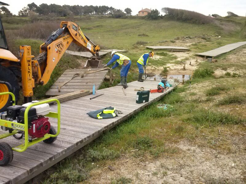 Playa de As Furnas. Reparación de los accesos a la playa