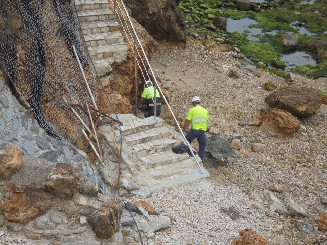 Playa de las Represas. Reparación de escalera en acceso a playa