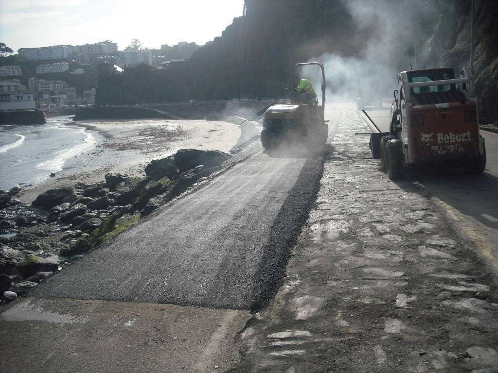 Playa 1ª de Luarca. Colocación de losetas