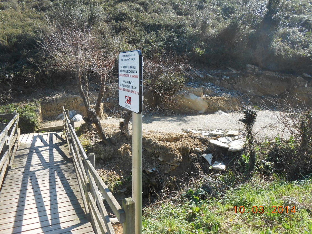 Playa Muriola. Reparación de talud en acceso a la playa.