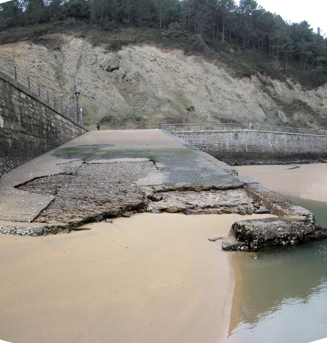 Playa y paseo de Gorliz. Reparación de accesos a playa (playa de Astondo).