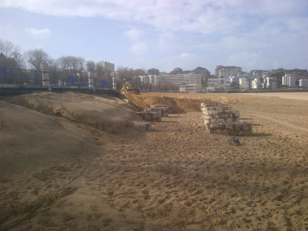 Segunda playa del Sardinero. Bypass de arena para la regularización de la superficie de la playa