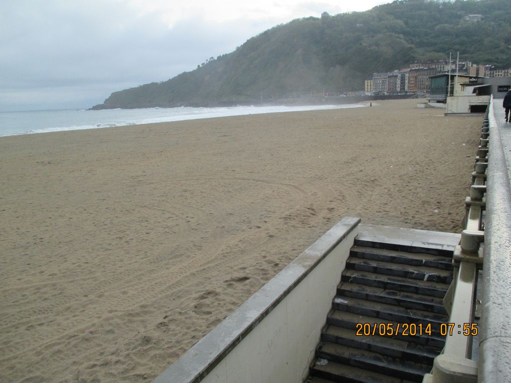 Aportación de arena a la playa de La Zurriola