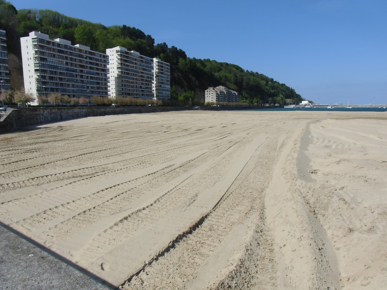 Aportación de arena a la playa de Hondarribia