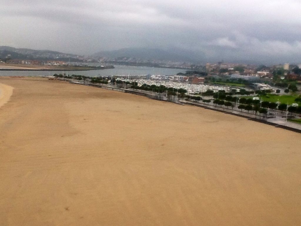 Aportación de arena a la playa de Hondarribia