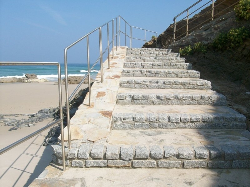 Playa de Fontela. Retirada de escombros, ejecución de escollera y reparación de barandillas y paseo