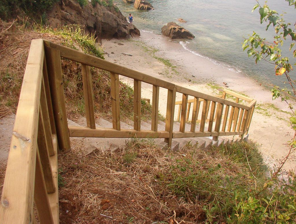 Mantenimiento y conservación 2006. Accesos a la playa de Chamoso