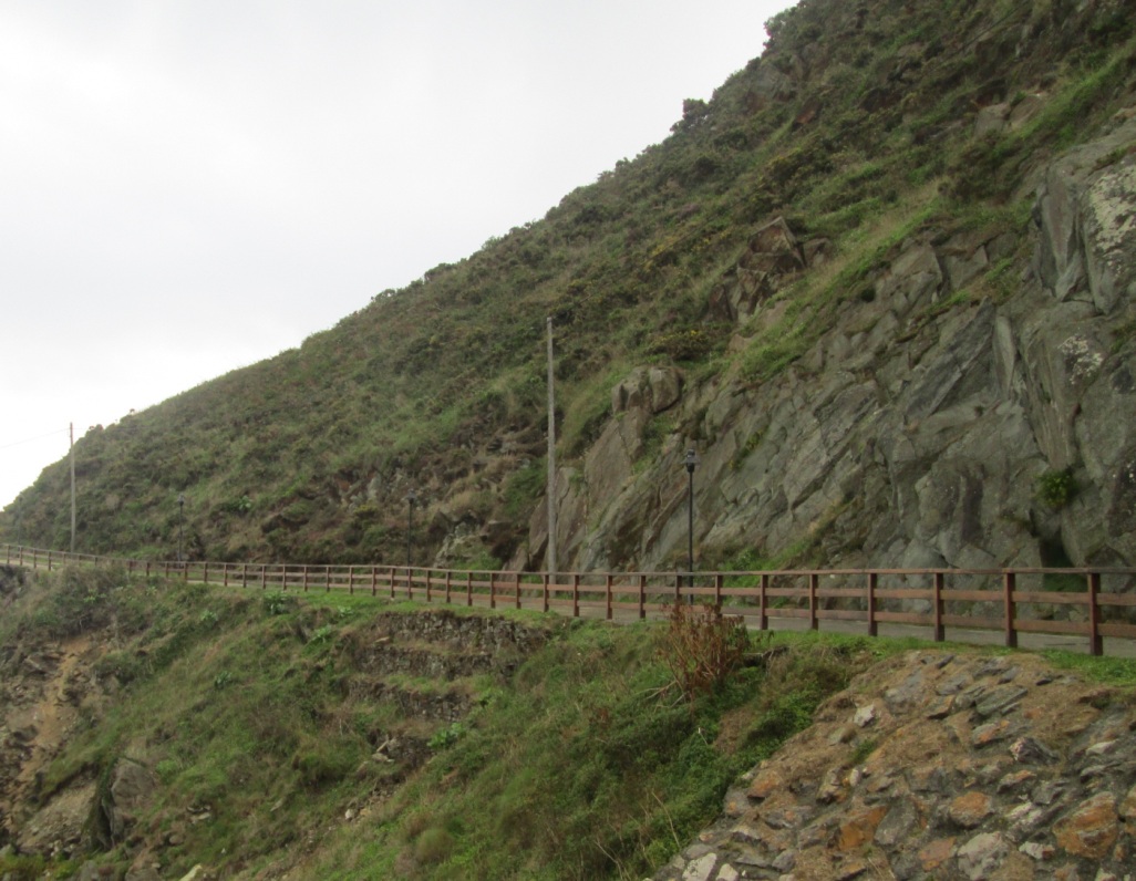 Obra de emergencia para reparar los daños producidos por desprendimientos de acantilados en Cudillero 
