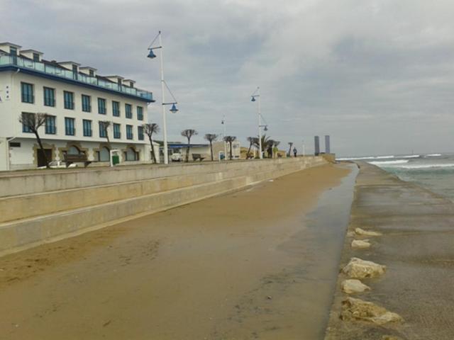 La Ribera. Reposición de enlosado en gradas en paseo marítimo