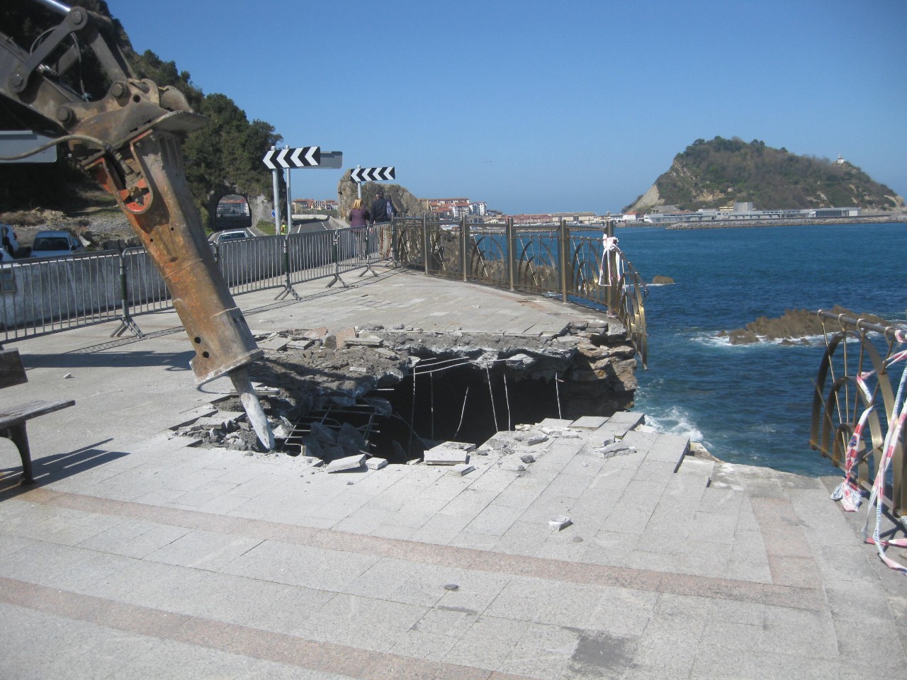 O.E. para la reparación de los daños causados por los temporales acaecidos en enero y febrero de 2019. Reparación del mirador de la banda peatonal entre Zarautz y Getaria PK-21.6