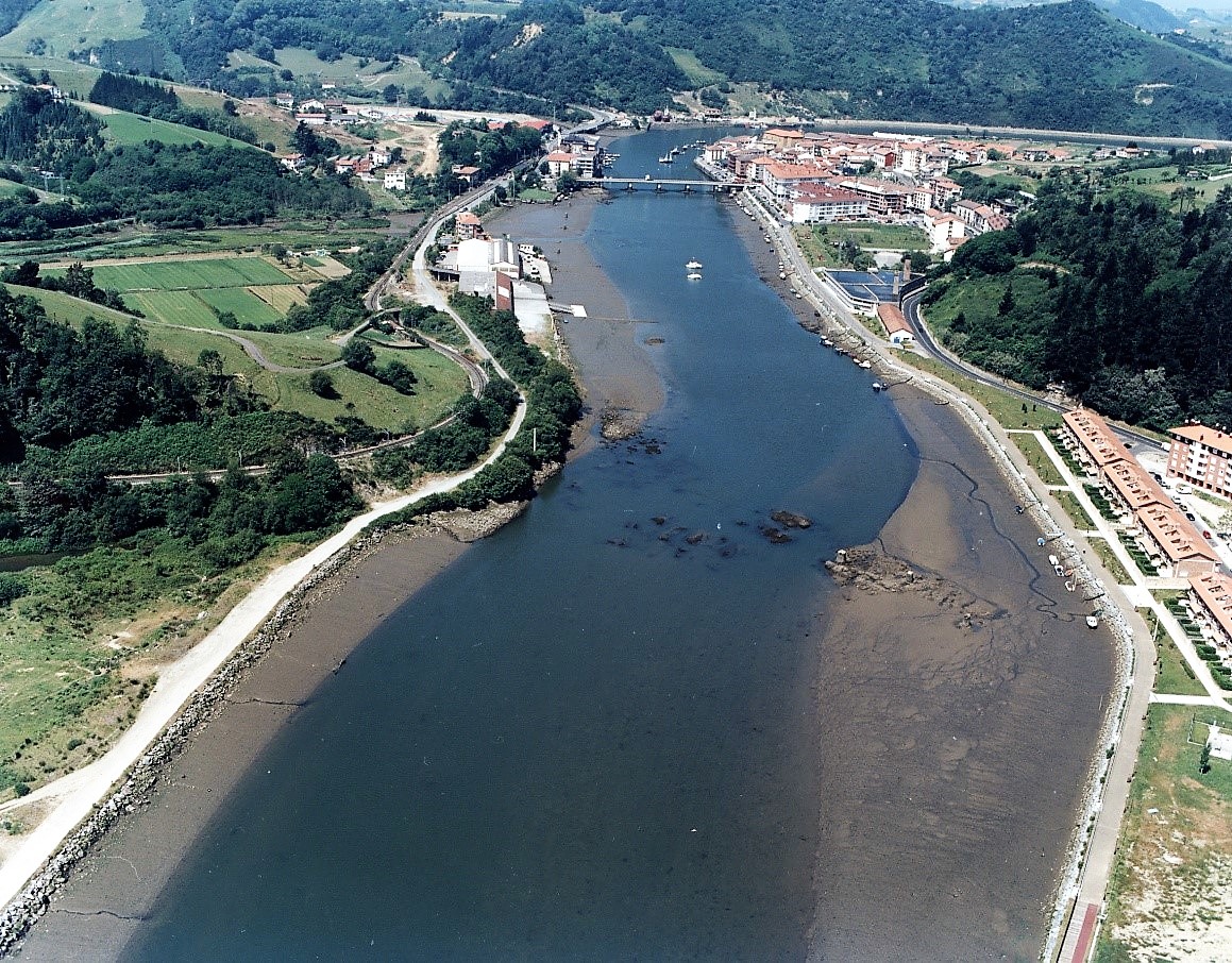 Reacondicionamiento del borde de la ría del Oria en Anibarko-Portua (año 1995)