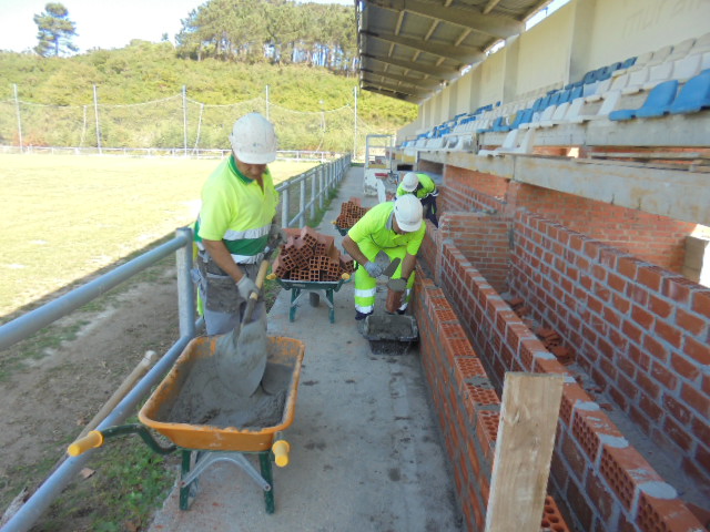 Reparación de daños en campo de fútbol