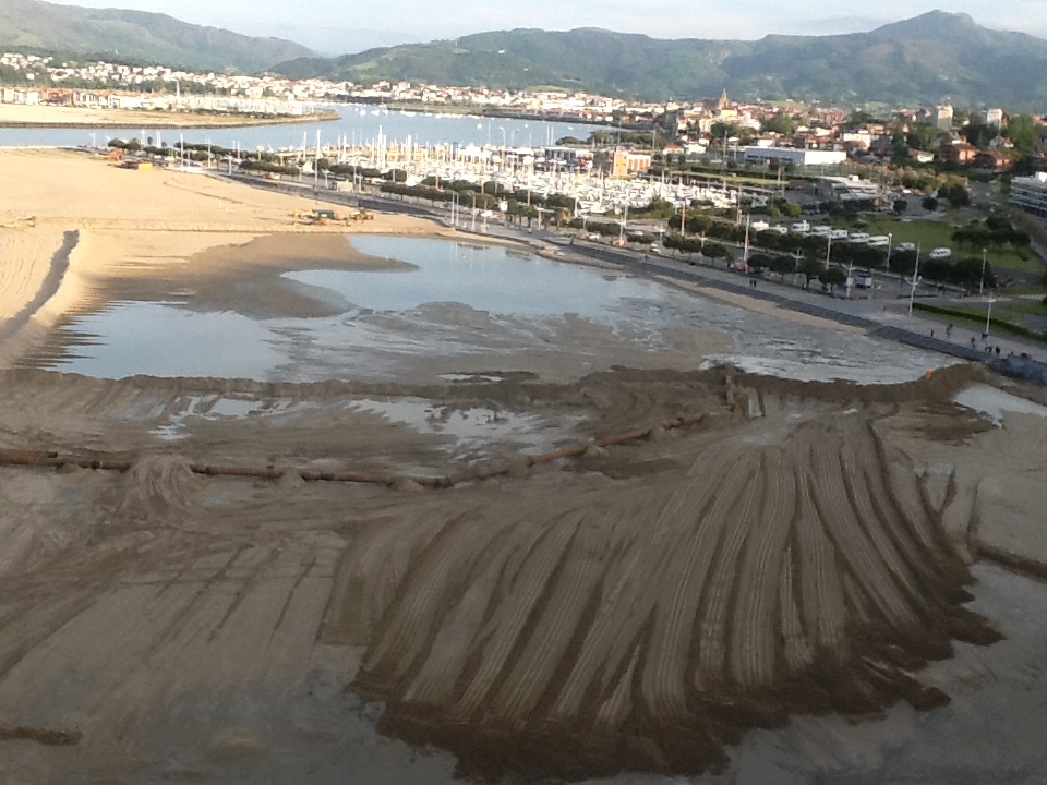 Aportación de arena a la playa de Hondarribia