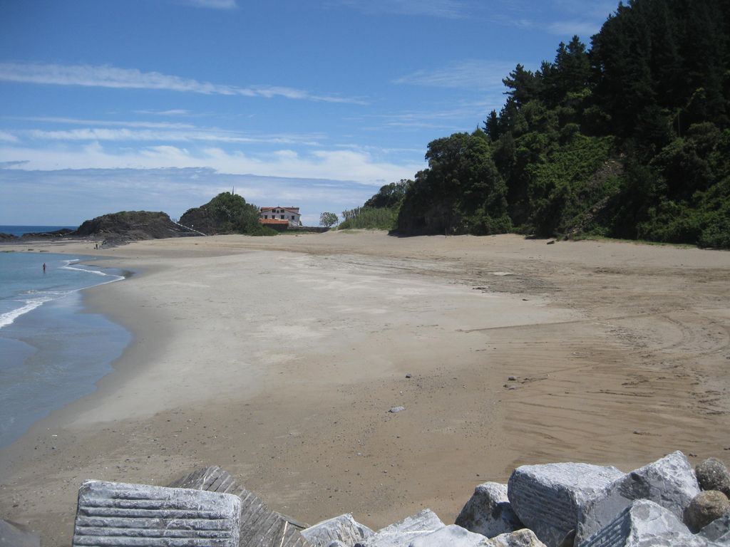 Aportación de arena a la playa de Saturrarán