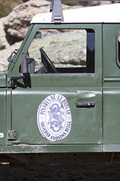 Imagen Pinares de El Paular en la puerta de un vehículo de guardas