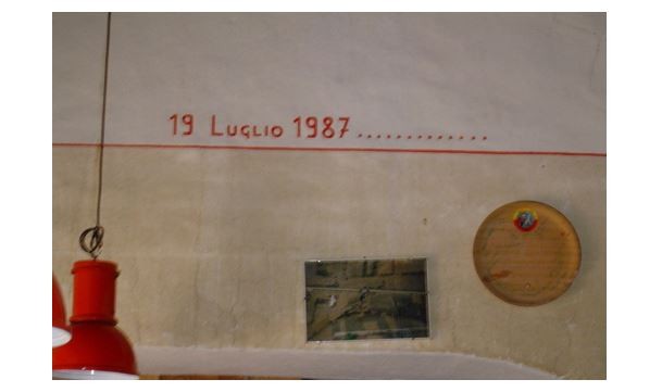 Las marcas también pueden ser dibujadas en la pared, como ésta, situada en un restaurante en la región del Piamonte en Italia (Fuente: GAMA)