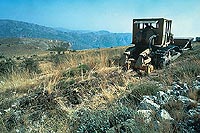Preparación lineal mediante subsolado con tractor de cadenas
