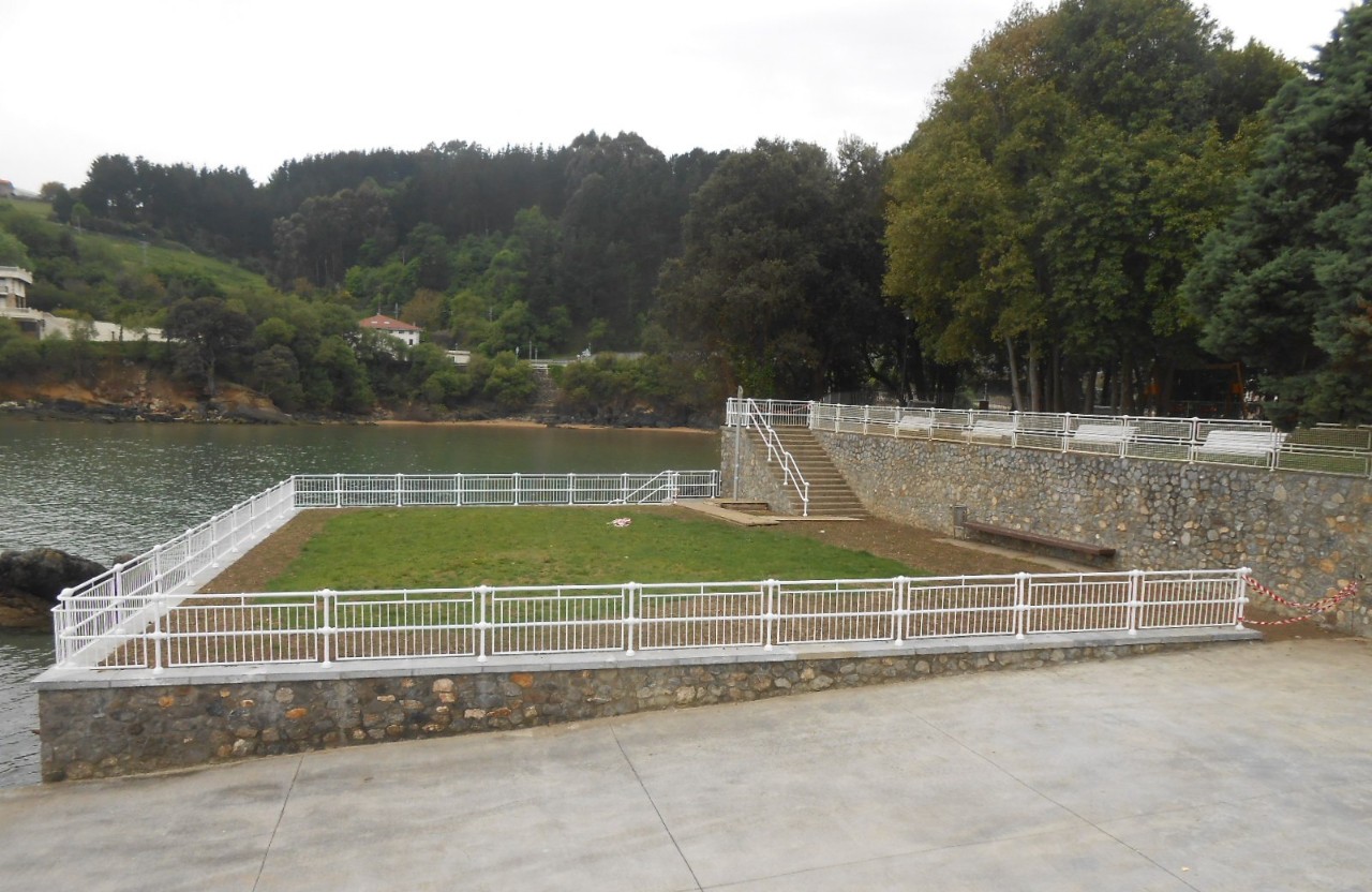 Entorno Txorrokopunta. Reparación elementos parque Txorrokopunta y de acceso a mar.