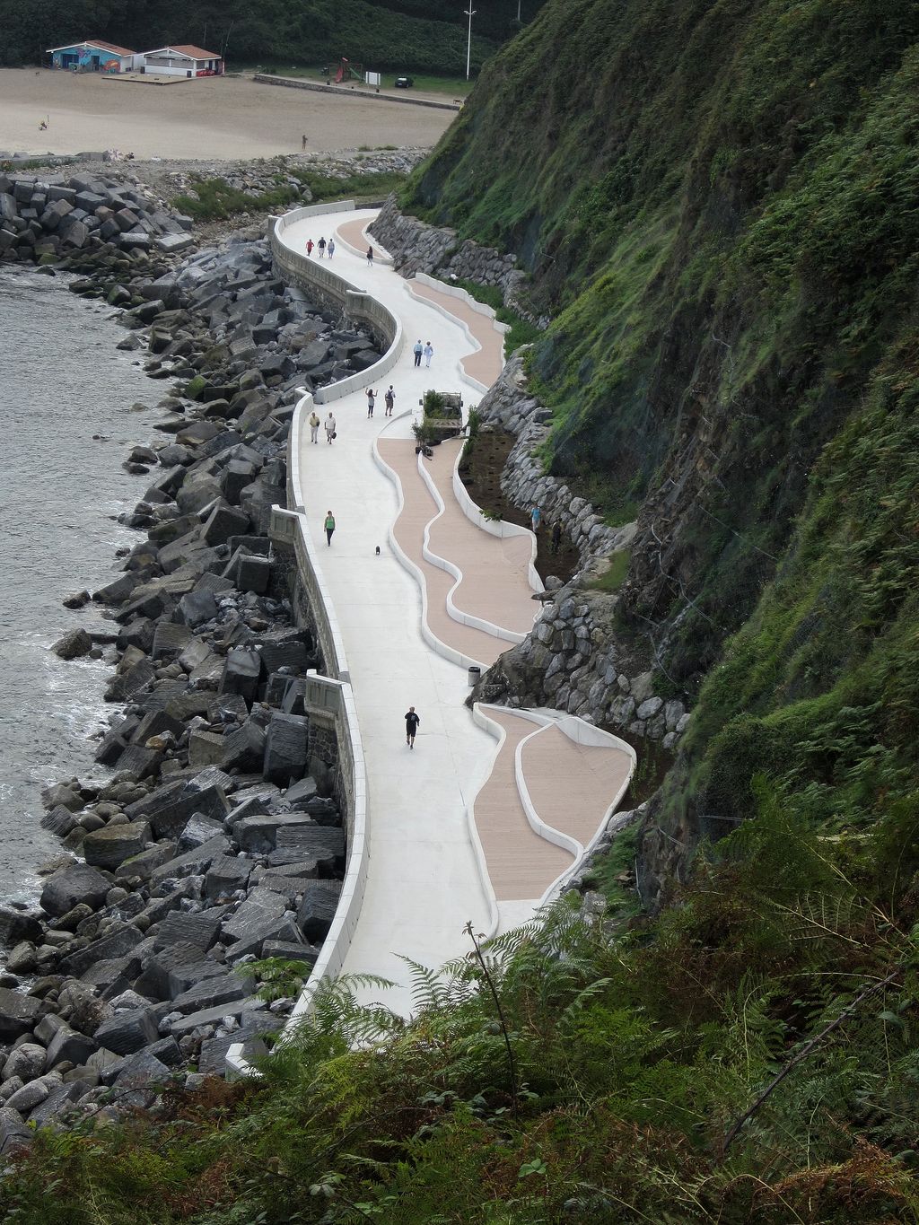 Paseo Arrigorri-Saturrarán. Rehabilitación tránsito en el paseo