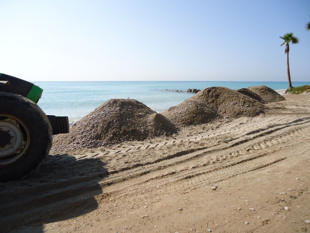 Conservación y mantenimiento de la costa de Castellón (en tres fases): Transporte y extendido de arenas dragadas procedentes del puerto de Burriana