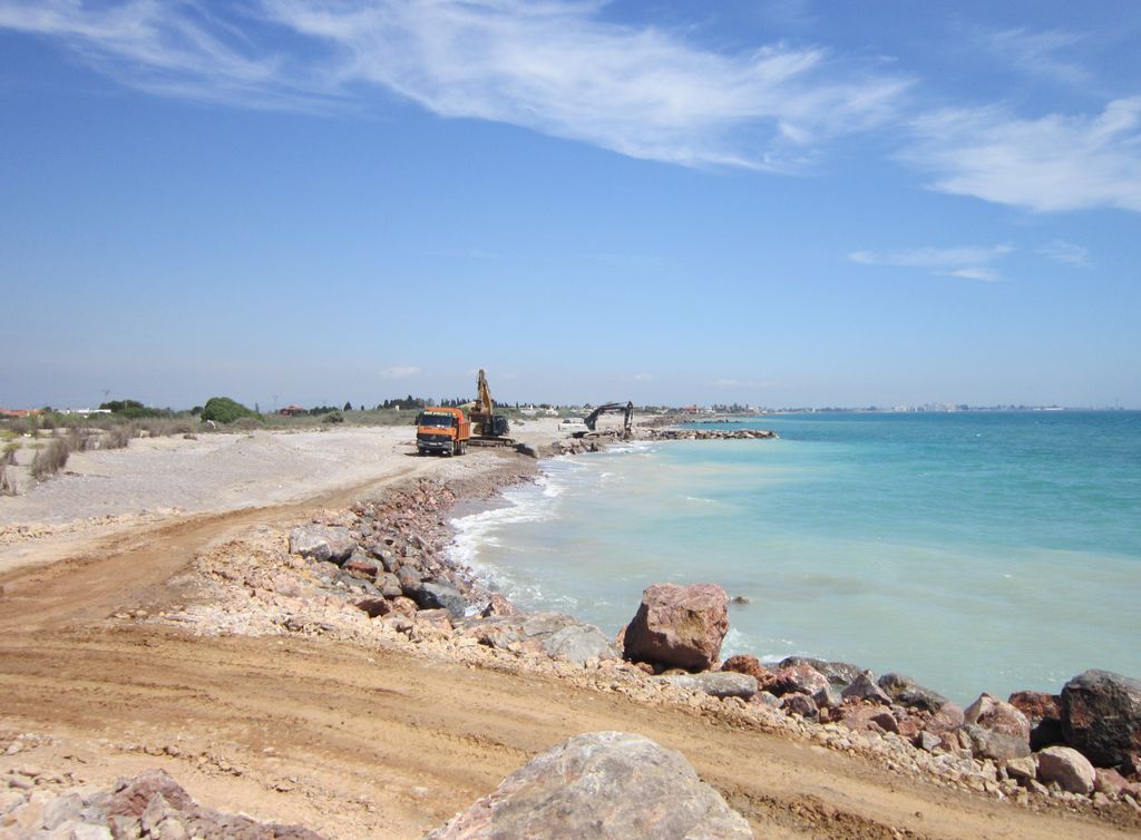 Plan Litoral 2015 Reparación escollera y aportación de material granular para colmatar celdas al sur de la playa L'Alcudia