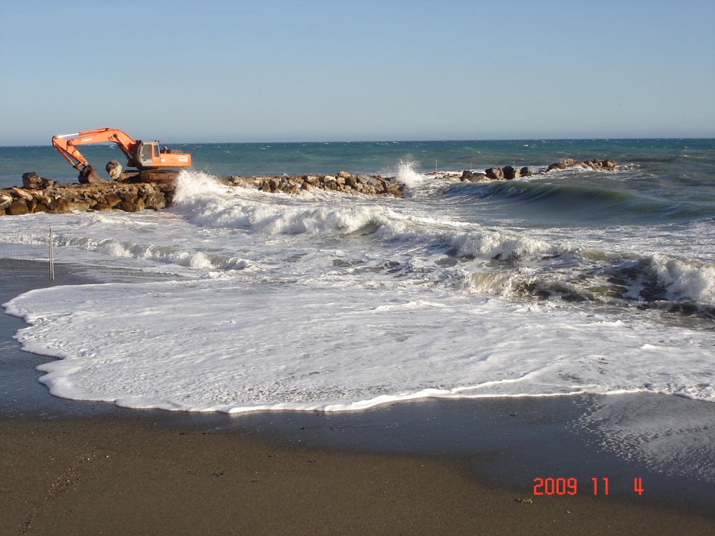 Reordenación del paseo marítimo de La Mamola y remodelación de su sistema de defensas