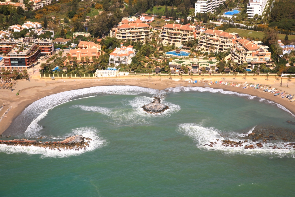 Reparación de los espigones en la playa A Poniente (Puerto Banús)