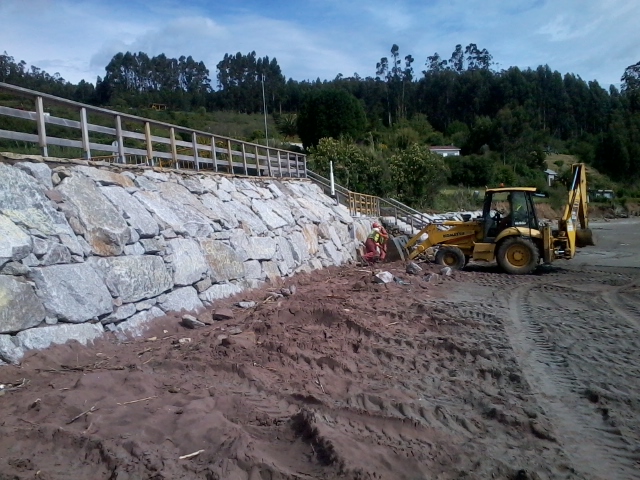 Playa de Fornos. Avería en la senda peatonal y accesos