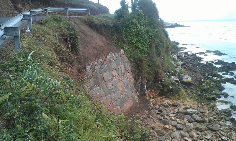 Reconstrucción de muros de acceso sur a playa de Lires y reconstrucción paseo marítimo y acondicionamiento de accesos a playa