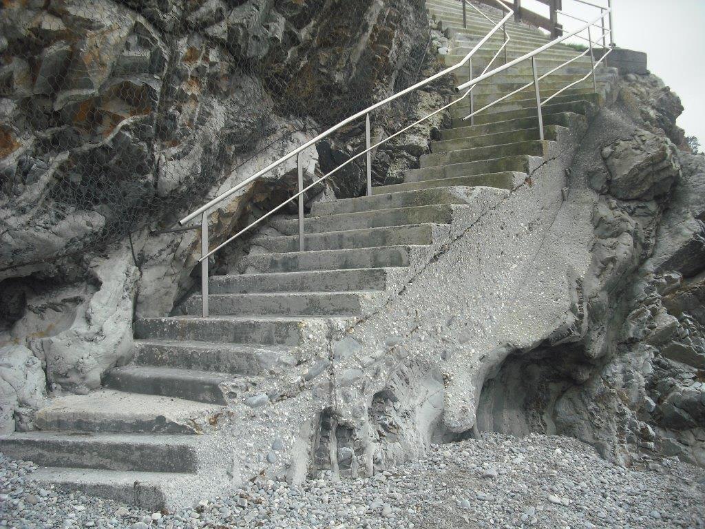 Playa de Torbas. Reparación de barandilla
