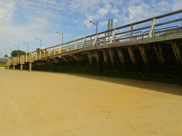 Playa de San Martín. Reposición de 20 metros tarima de madera