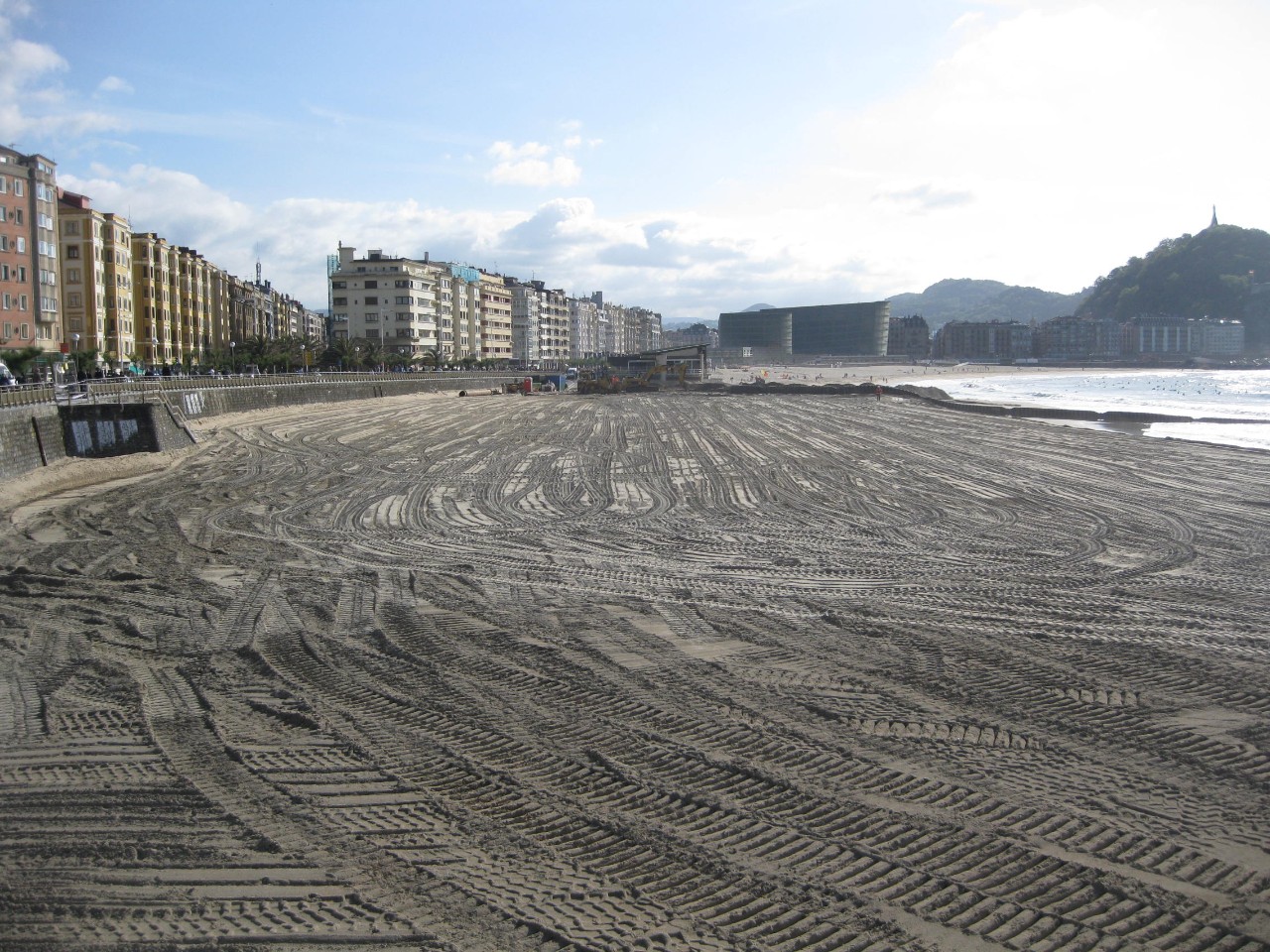 Aportación de arena a la playa de La Zurriola