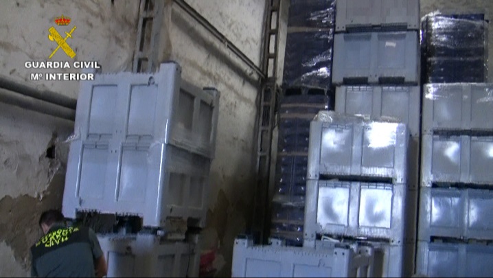 La Guardia Civil incauta cientos de kilos de angulas que se exportaban de forma ilegal 03