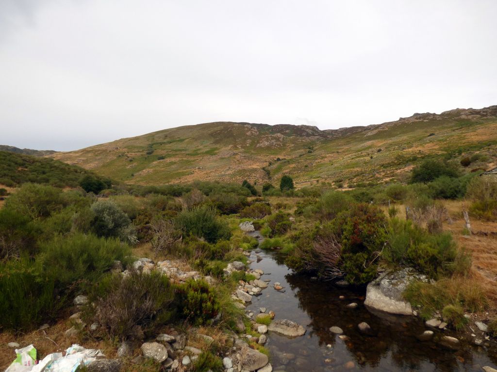 Vista general de un tramo de valle de la reserva natural fluvial Río Bibey I