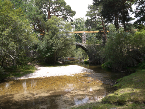 El puente de Los Canales sobre el río Eresma, un lugar emblemático del paseo