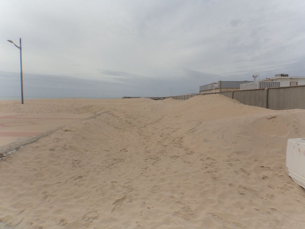 Trasvase de arena en la playa urbana de El Carmen (Antes)