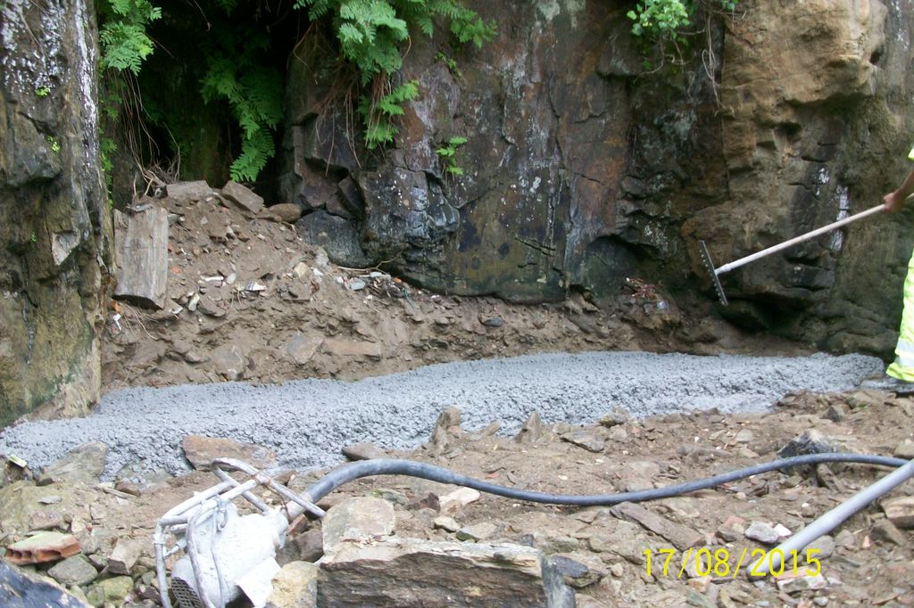 Protección y estabilización de taludes en la senda de Cabana (T.M. de Cabana de Bergantiños). Durante las obras