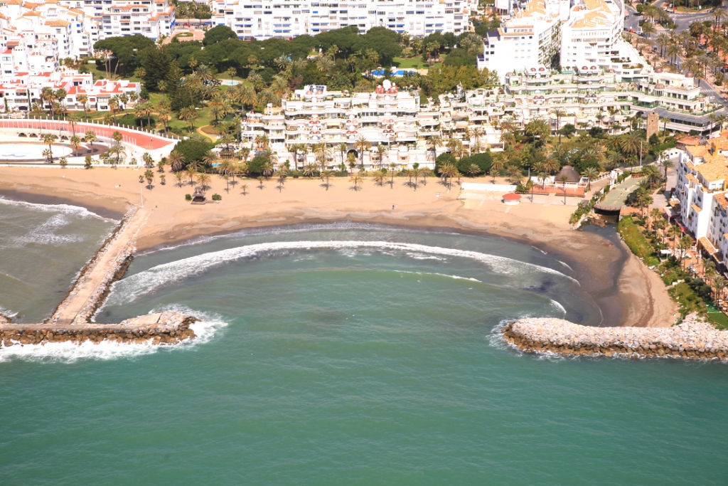 Reparación de los espigones en la playa A Poniente (Puerto Banús) (Antes de las obras)