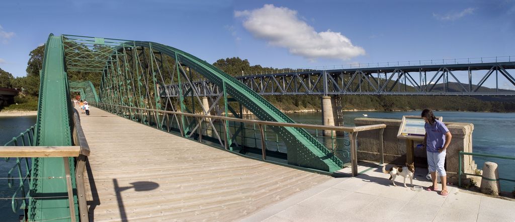 Puente del Barqueiro restaurado desde Mañón