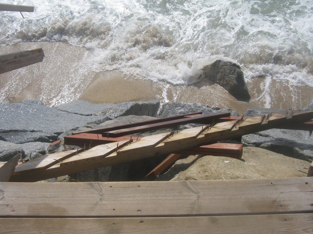 Restitución de accesos a las playas dañados por los temporales en Premiá de Mar (antes de las obras)