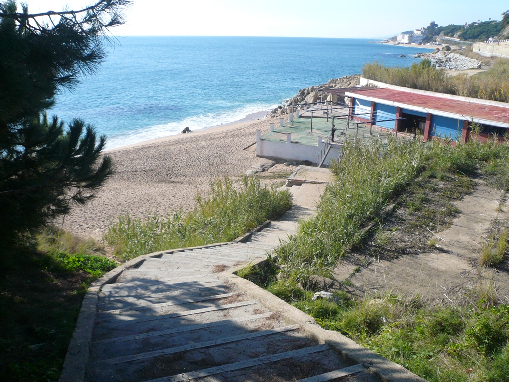 Mejora del acceso y rehabilitación ambiental de la playa de Roca Grossa en Calella (antes de las obras)