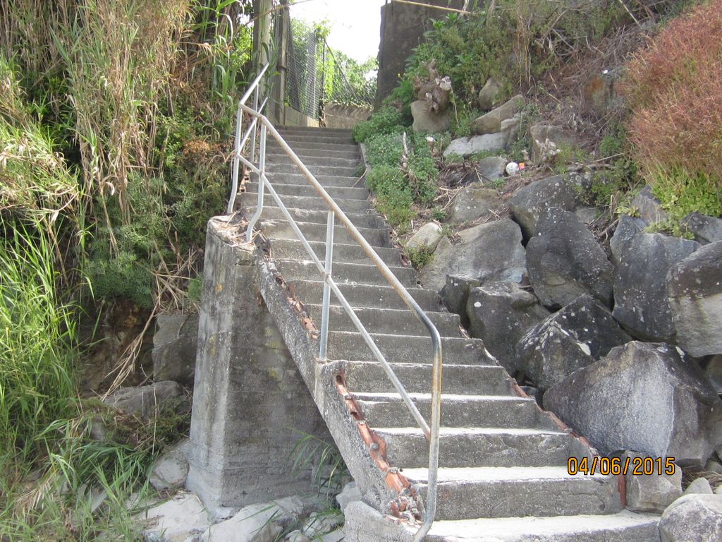 Rehabilitación de escaleras en la playa Os Santos (Marín). Antes de las obras