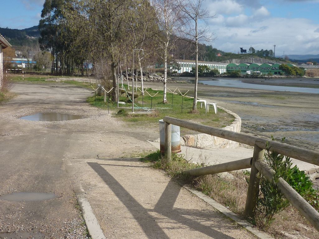 Prolongación de la senda peatonal en Paredes (T.M. de Vilaboa). Antes