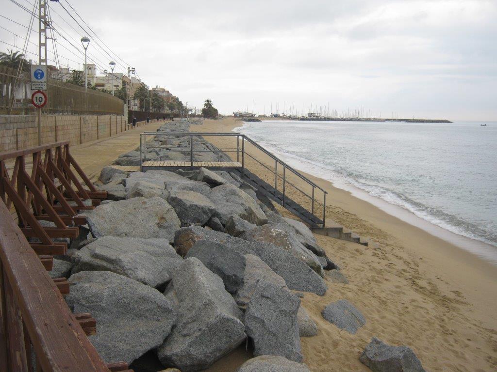 Restitución de accesos a las playas dañados por los temporales en Premiá de Mar (Después de las obras)