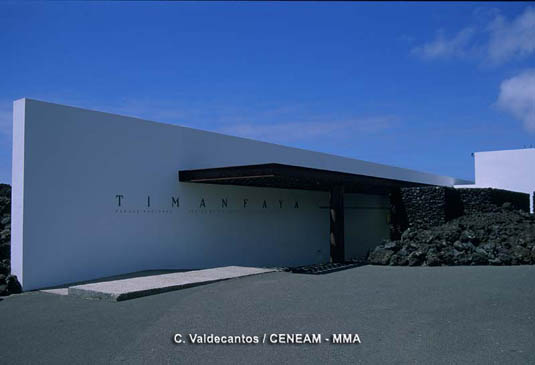 El centro de visitantes e interpretación de Mancha Blanca, cuenta con una exposición permanente sobre el parque nacional.
